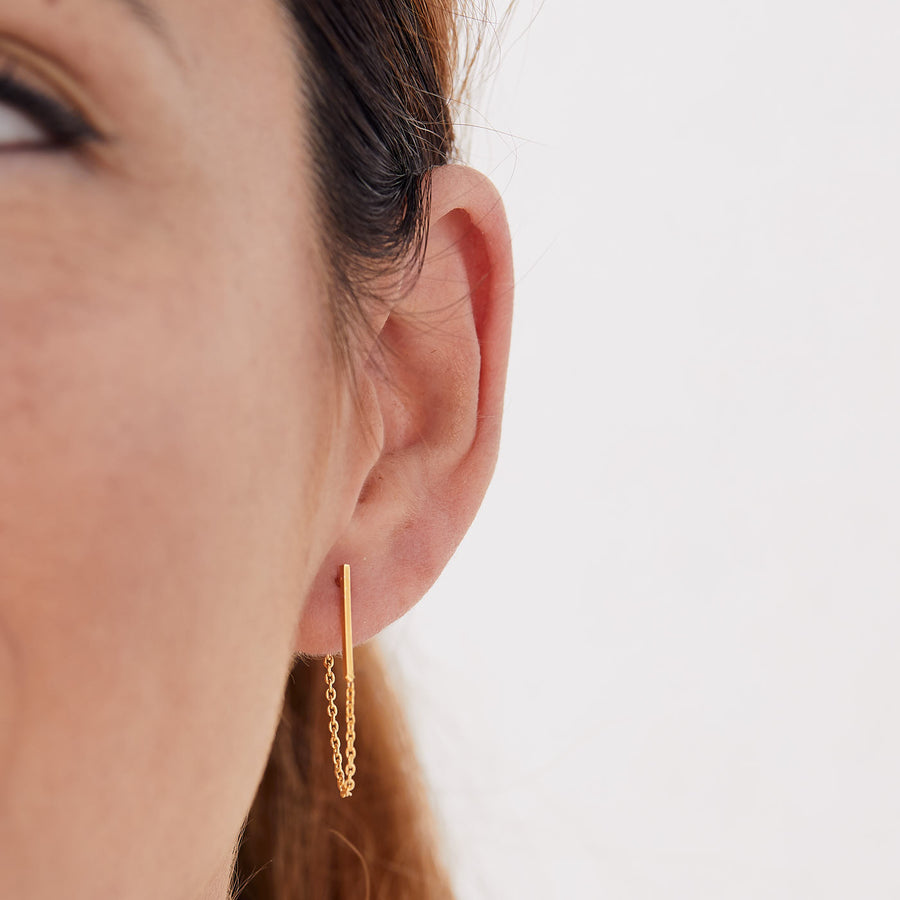 Oreja mujer con pendiente Stick Chain Gold. Adamina