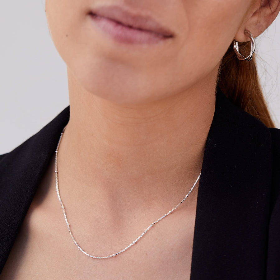 Foto detalle mujer Collar Balls Silver Adamina