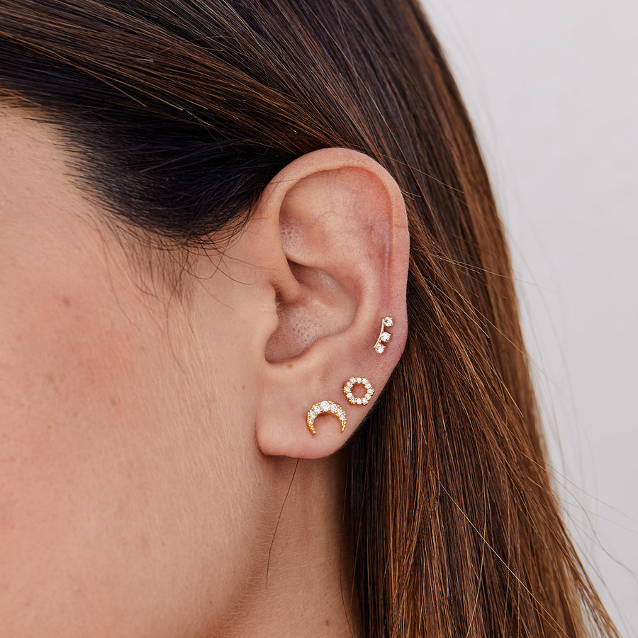Pendiente Hexagonal con Circonitas Blancas acompañado de Pendientes de la Colección