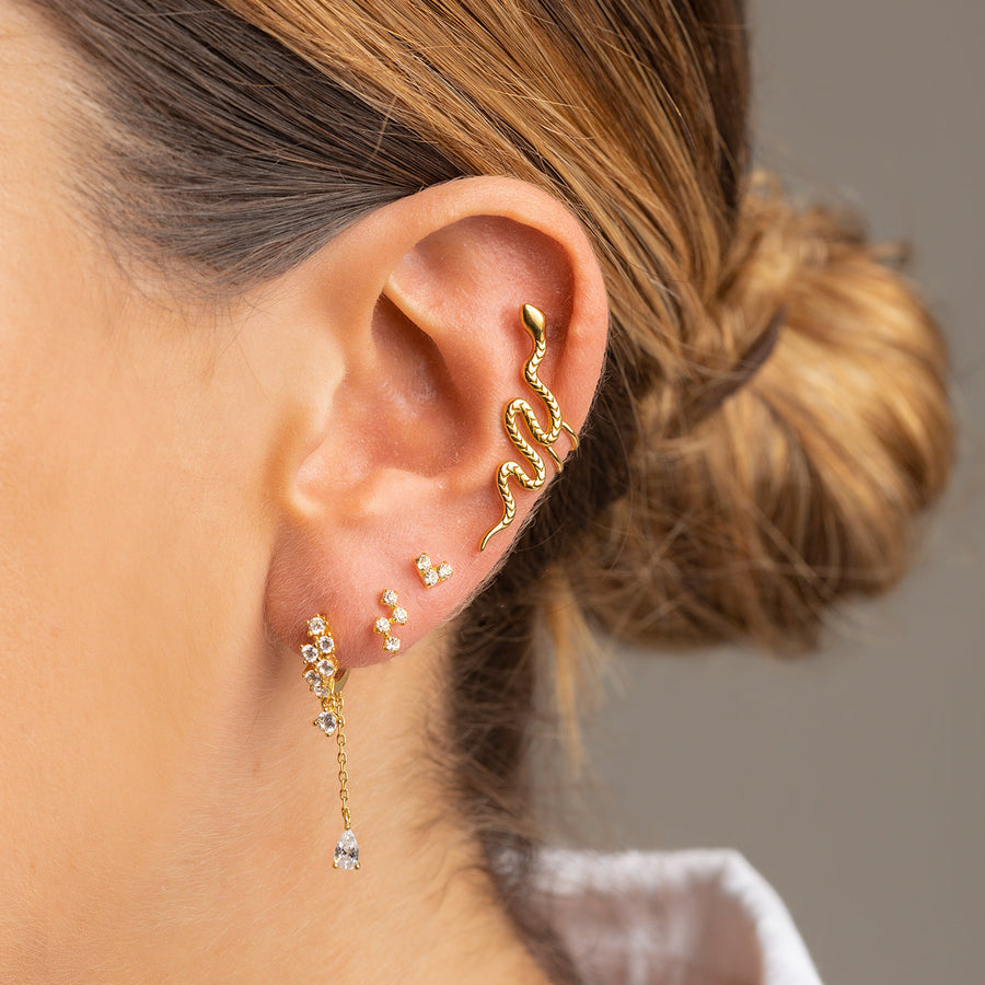 Oreja con pendiente Virgo Gold y otros pendientes de oro con circonitas blancas