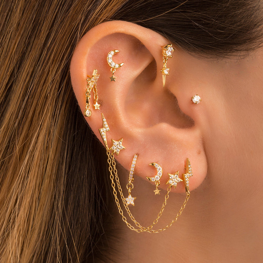 Foto detalle de mujer con pendientes Tea Silver y demás pendientes de la colección de Adamina