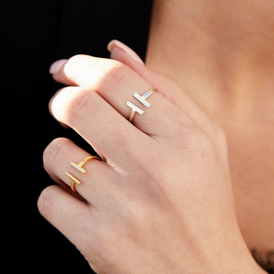 Mano con dos anillos Plug Gold
