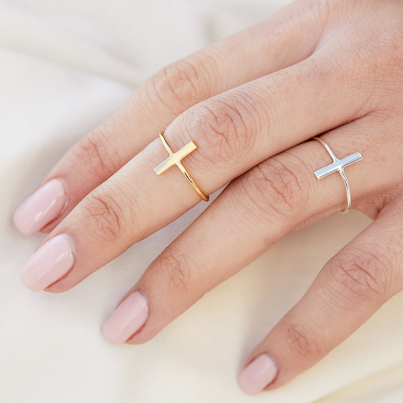 Mano con Anillos Stick Goldy Stick Silver