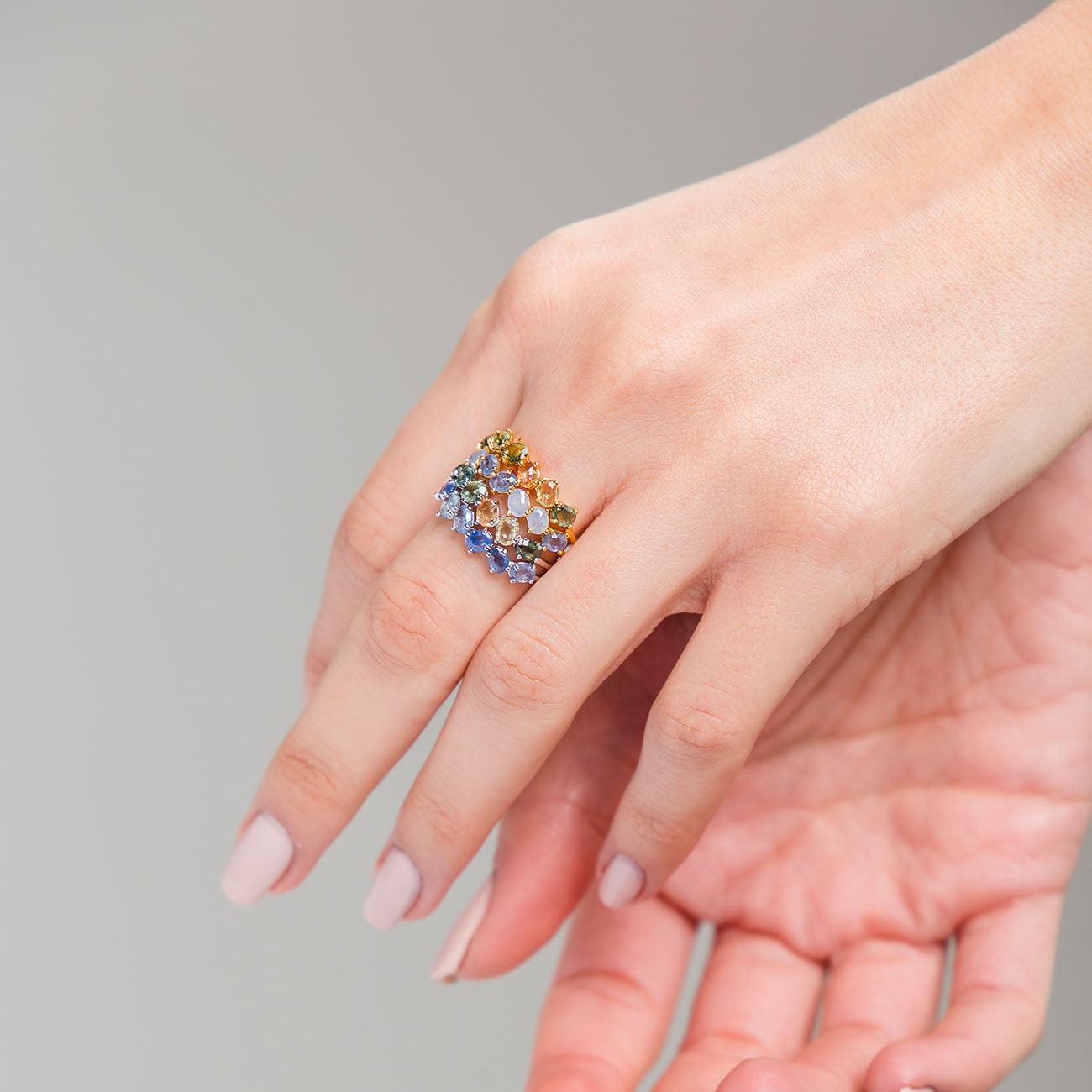 ANELLO IN ORO CON ZAFFIRO BLU